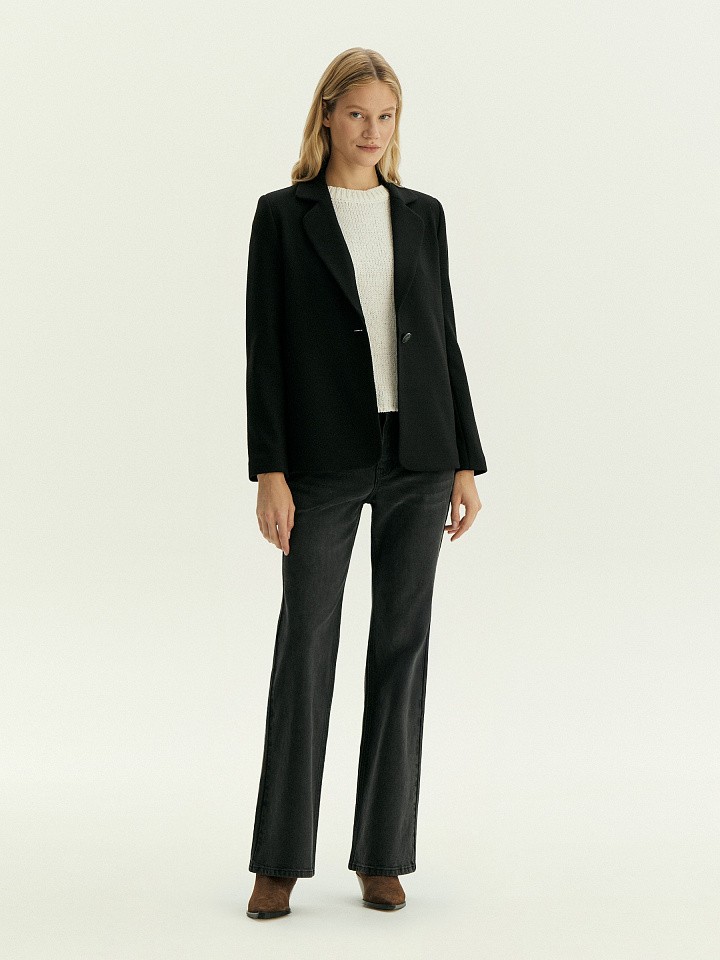 Однобортный жакет приталенного кроя