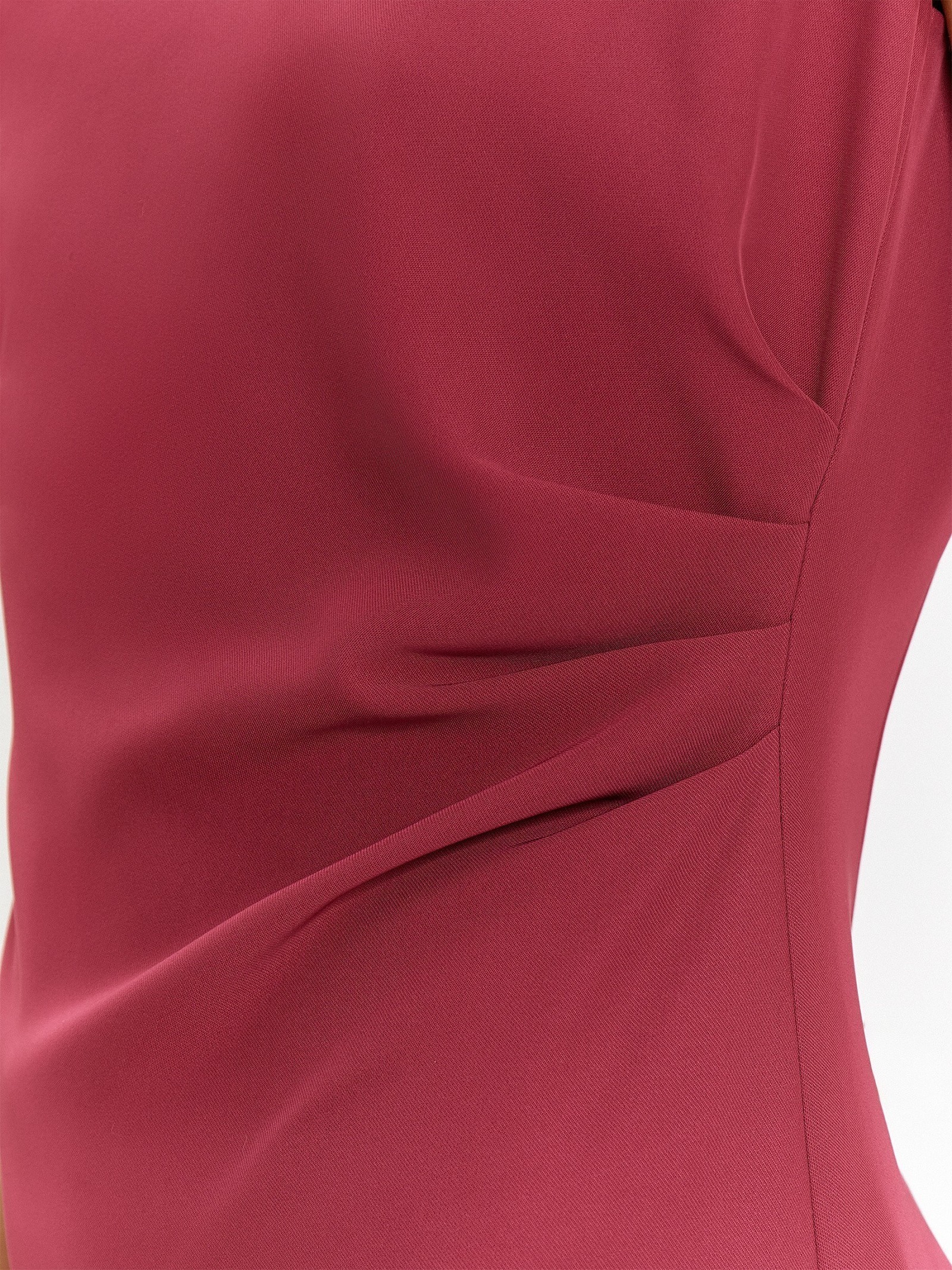 Платье без рукавов