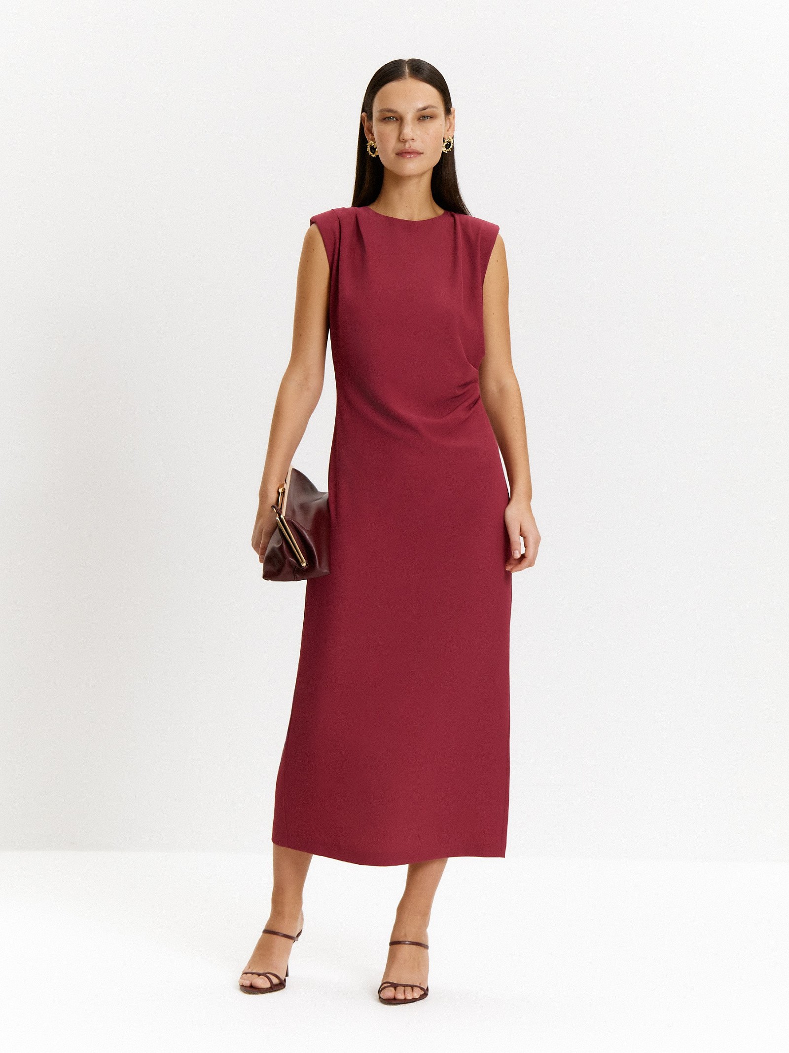 Платье без рукавов