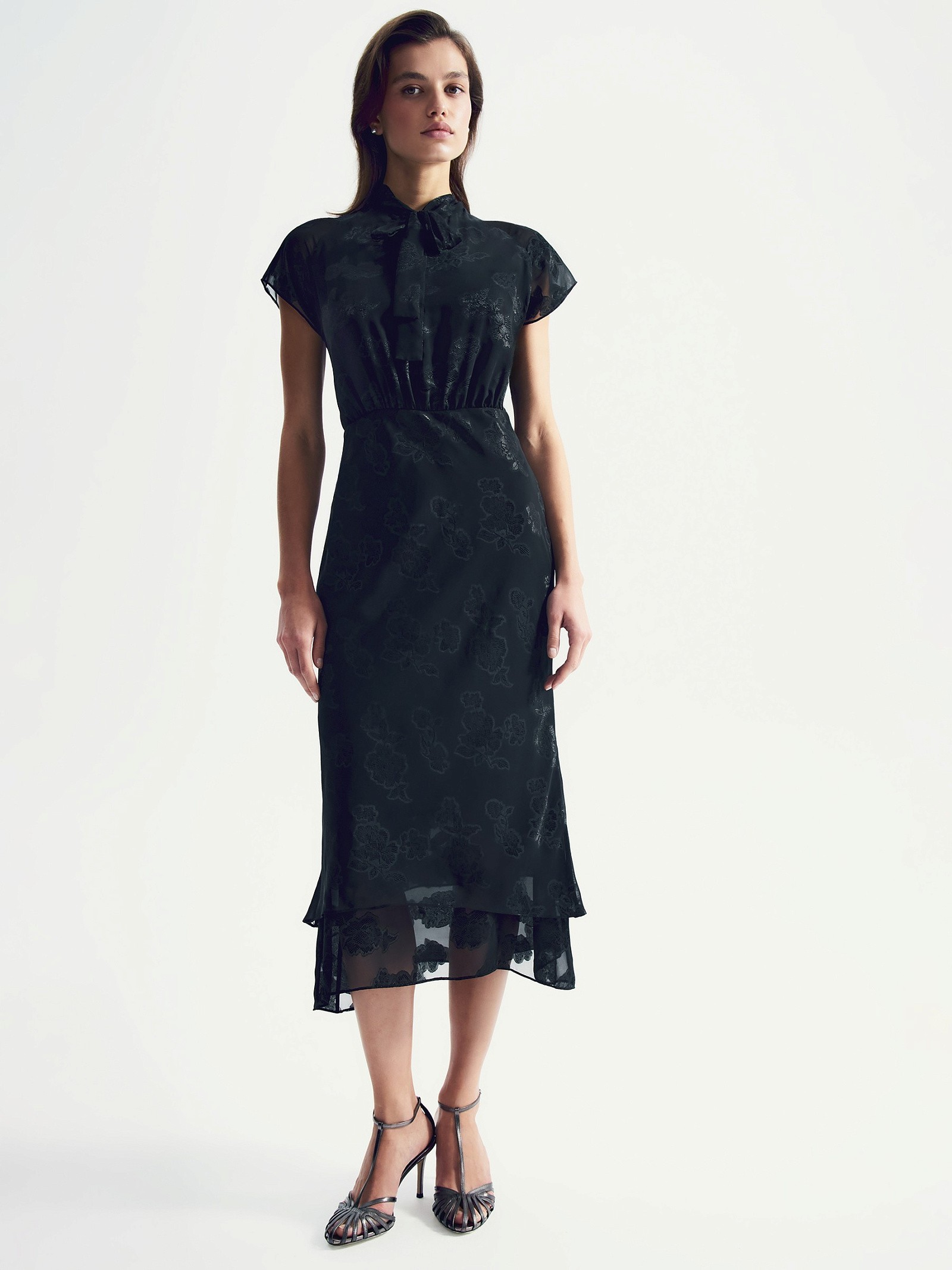  платье из сияющей текстурной ткани