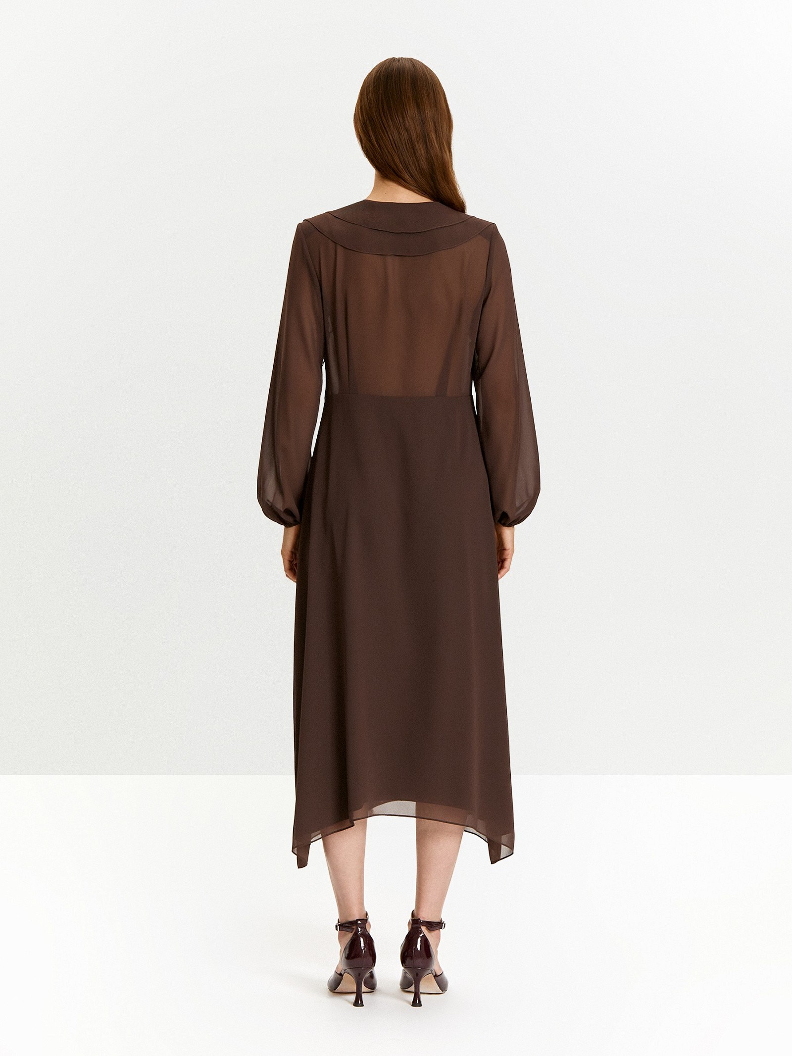 Платье приталенного силуэта