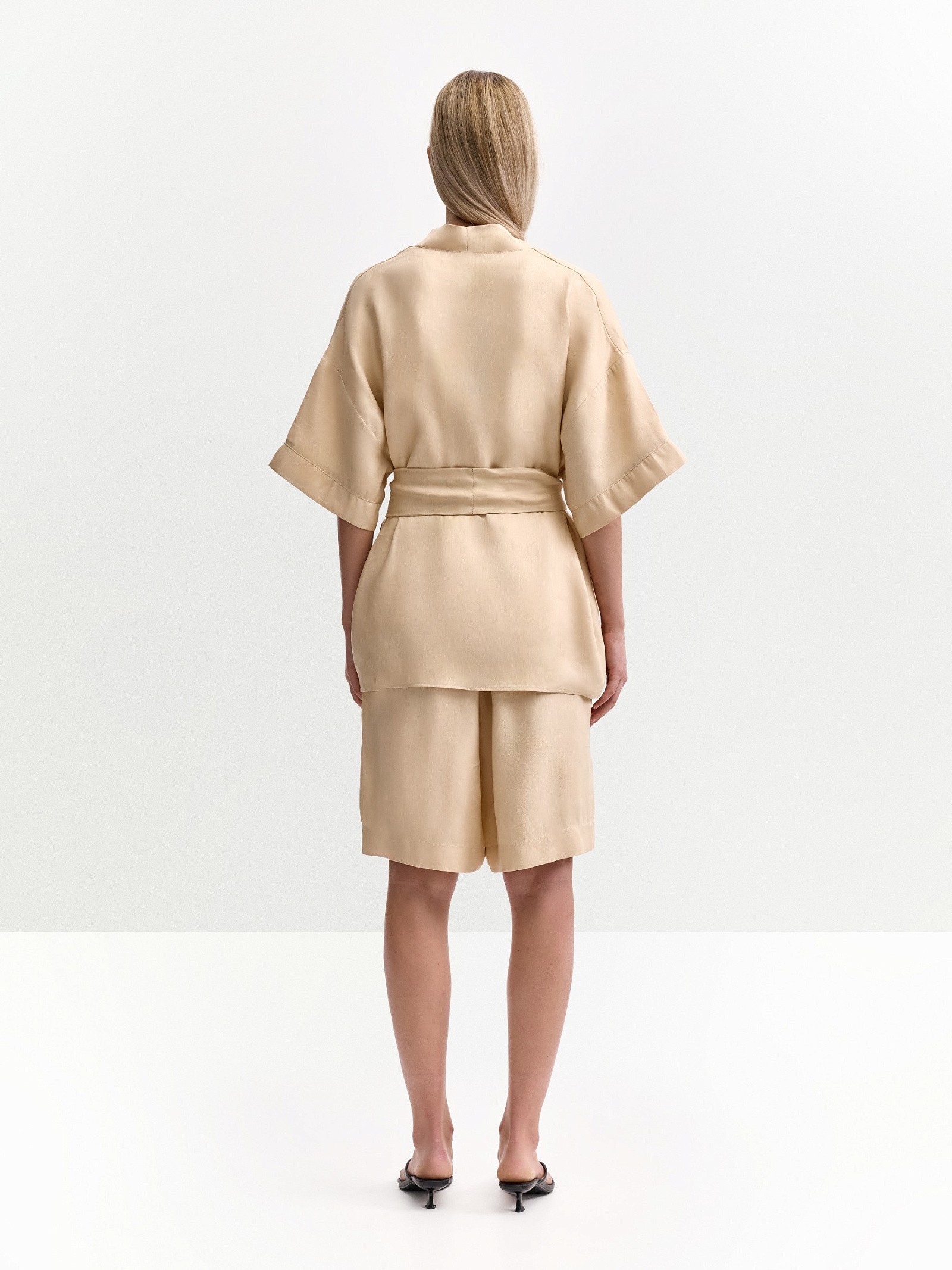 Блузка с поясом