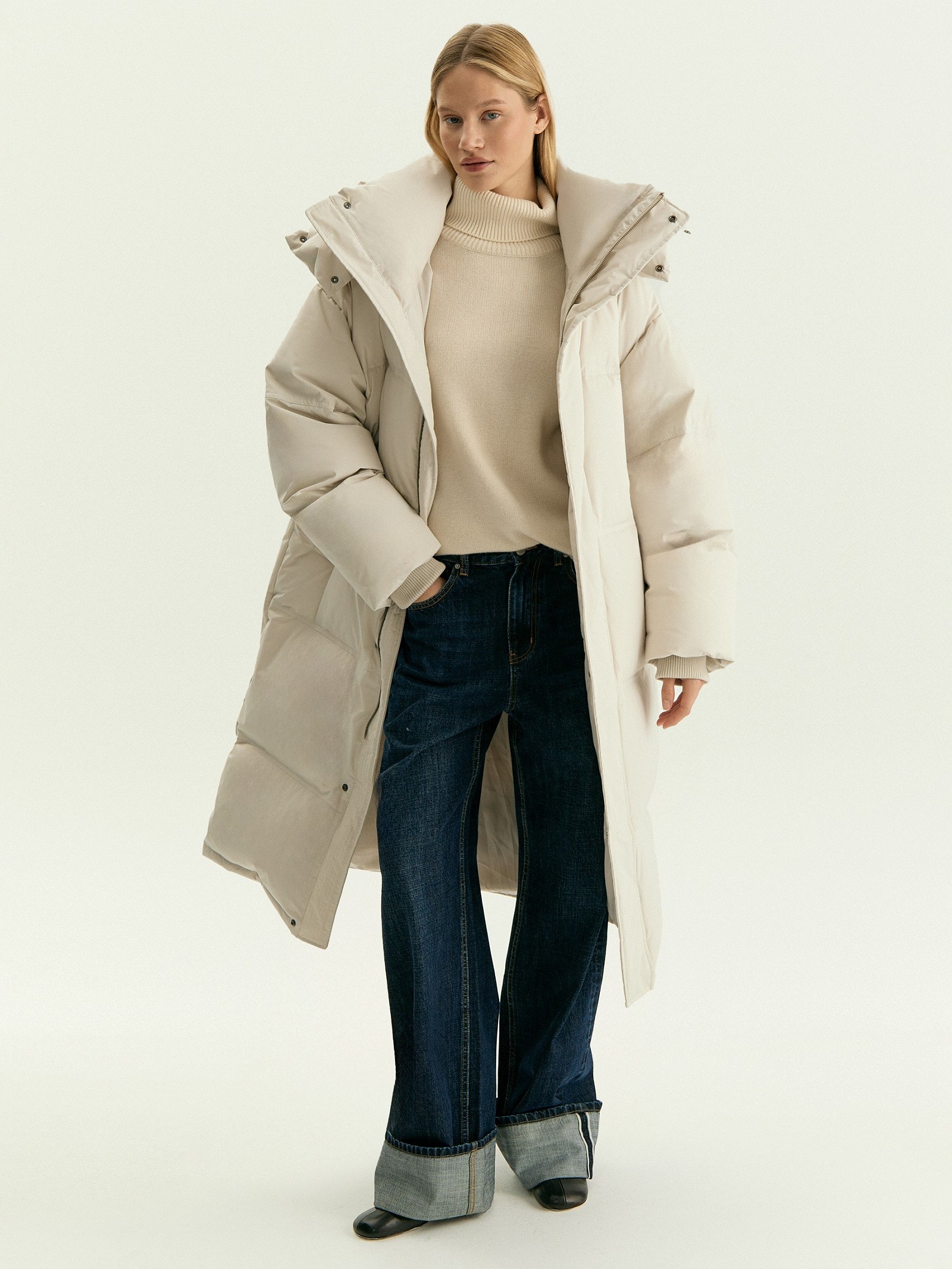 Удлинённый пуховик с пухом и пером