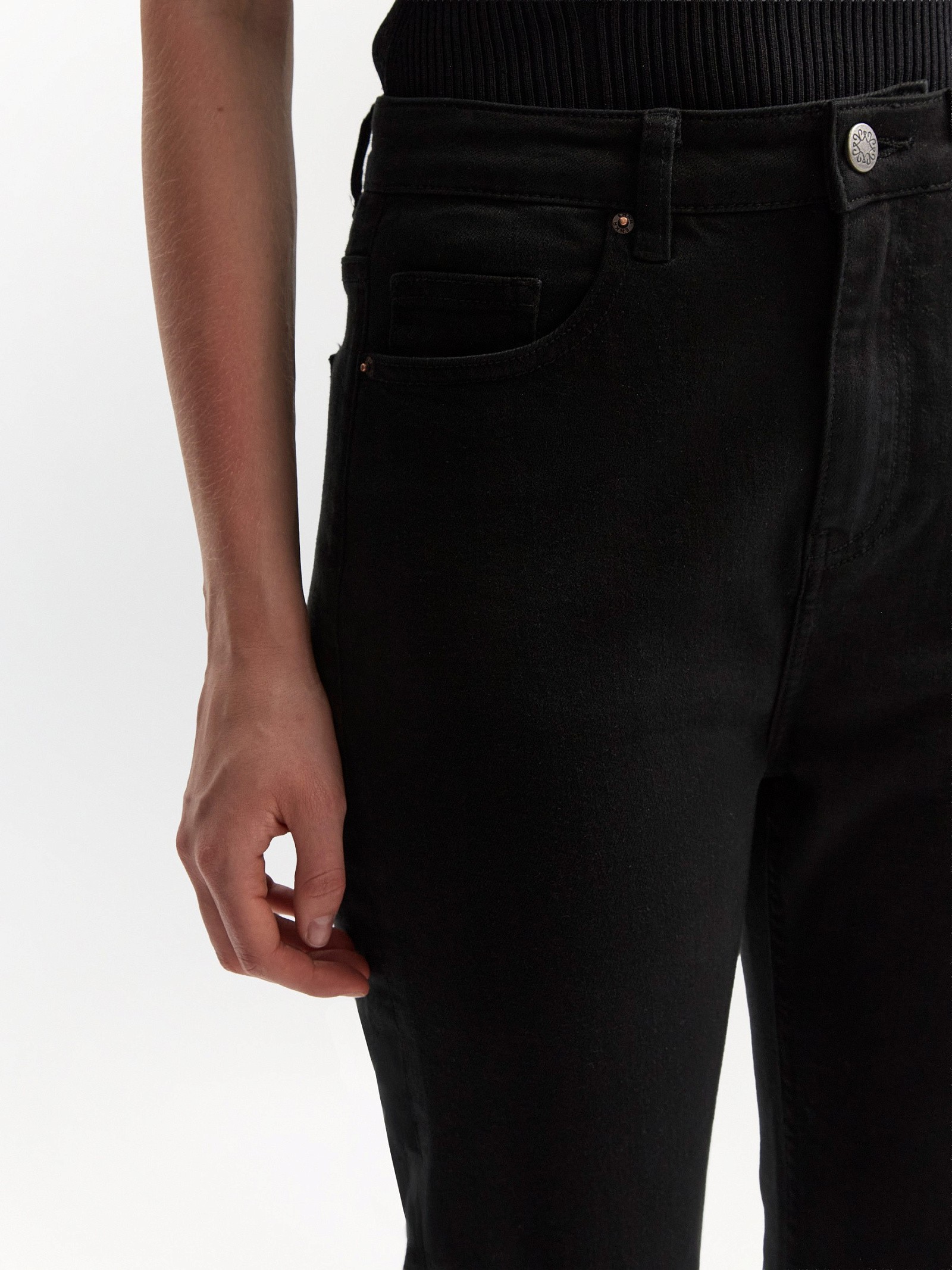 Джинсы Slim Fit 549