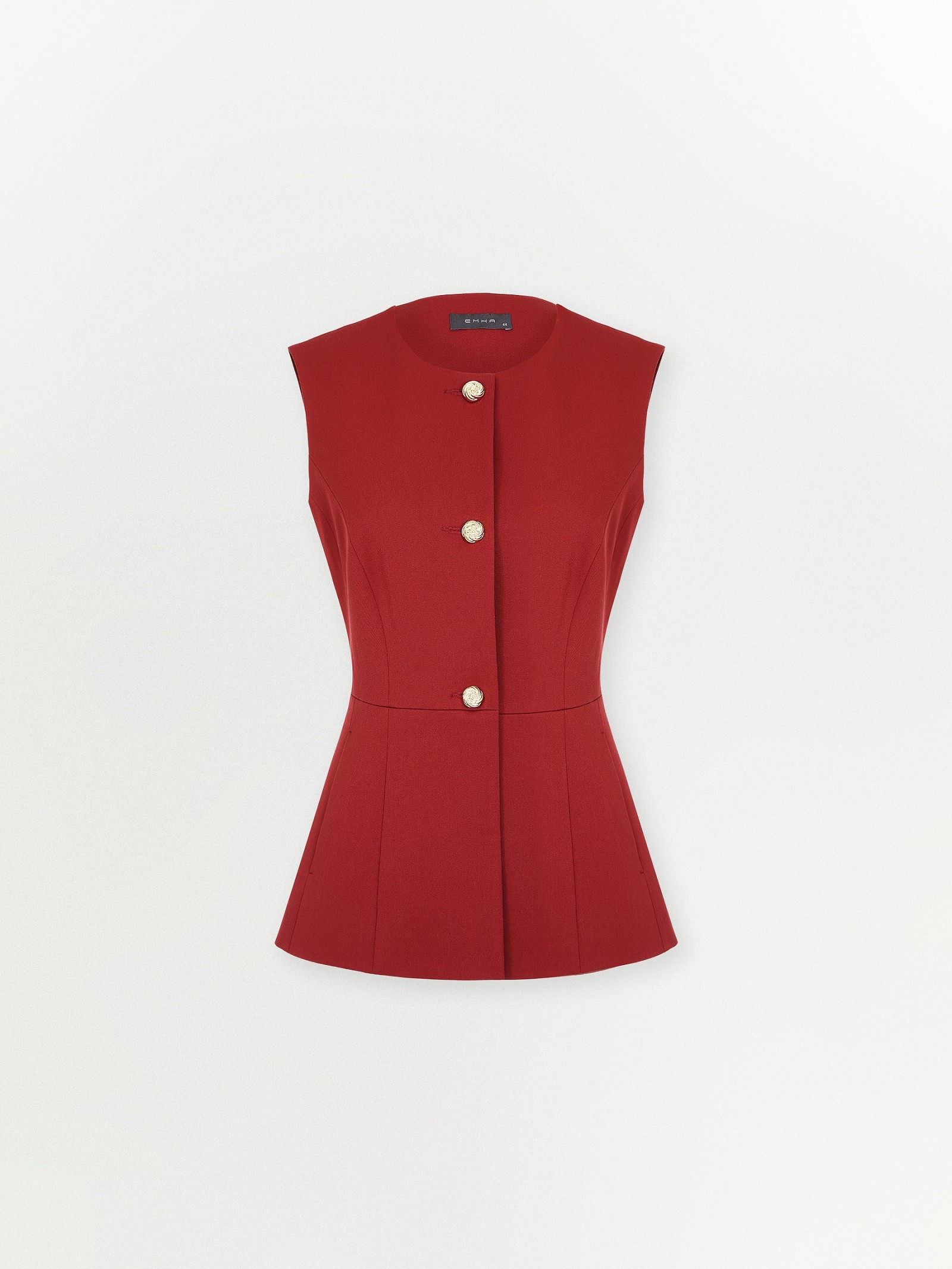 Жилет приталенного кроя