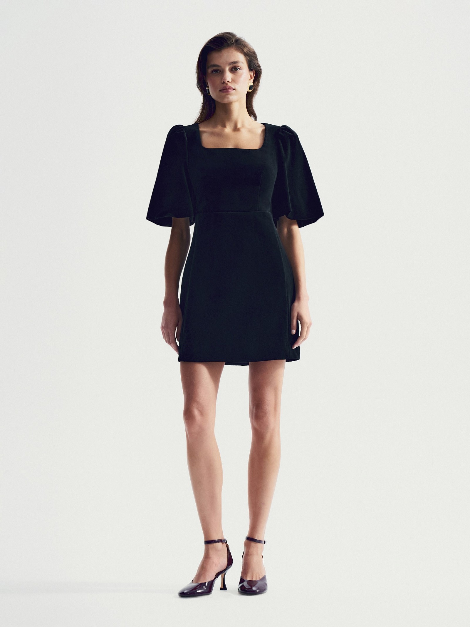 Платье с объемными рукавами