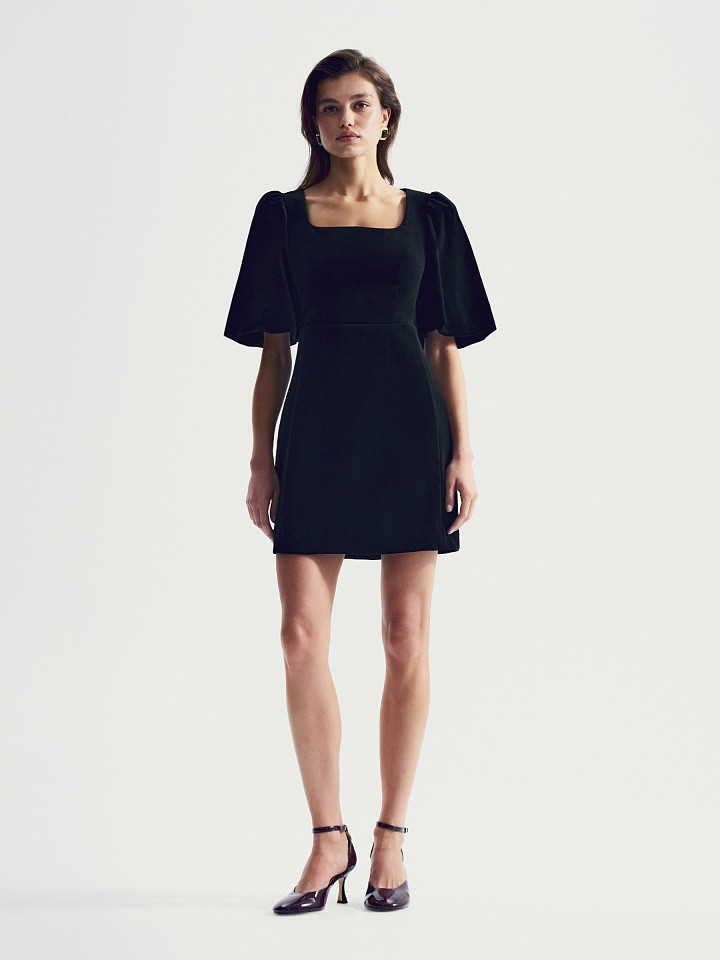 Платье с объемными рукавами