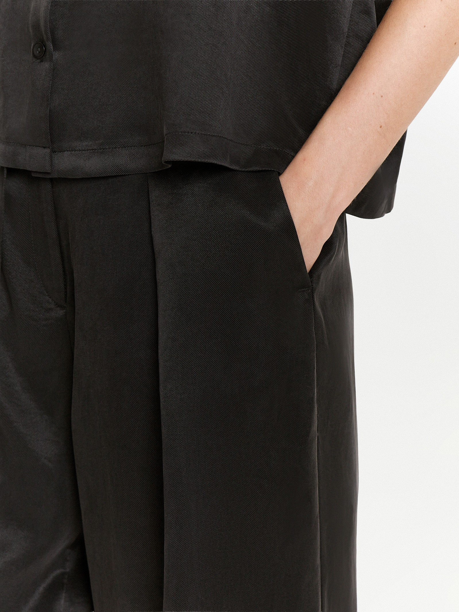 Однотонные шорты