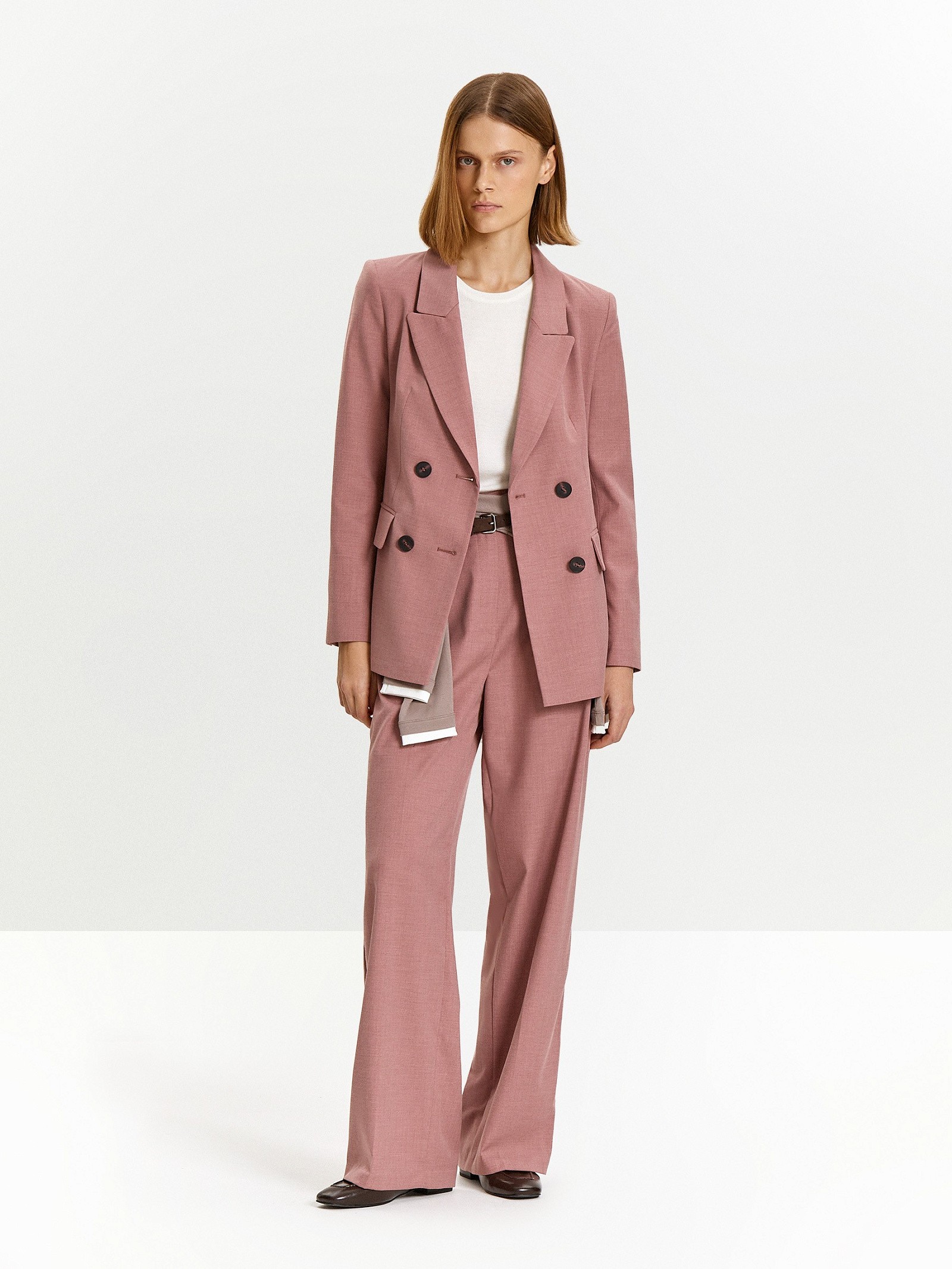 Двубортный жакет приталенного кроя