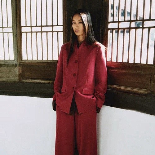 Классическая деловая женская одежда как база для магазинов