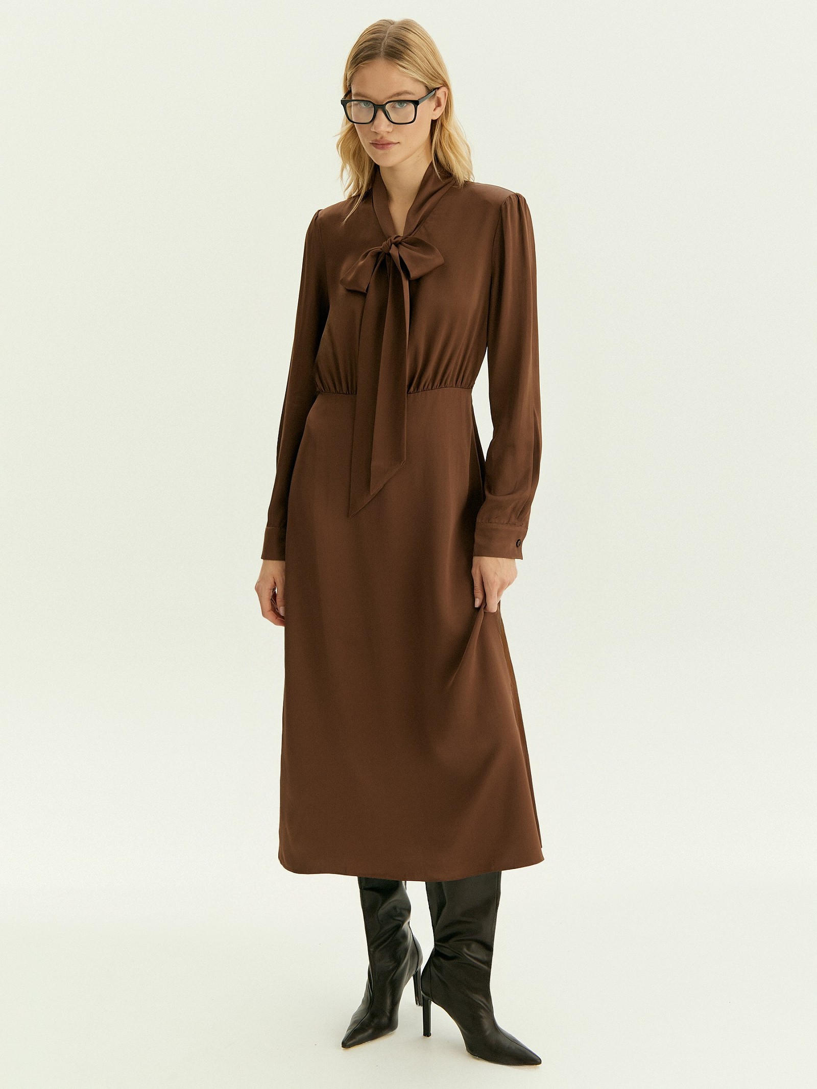 Платье миди с воротником-бантом из 100% вискозы