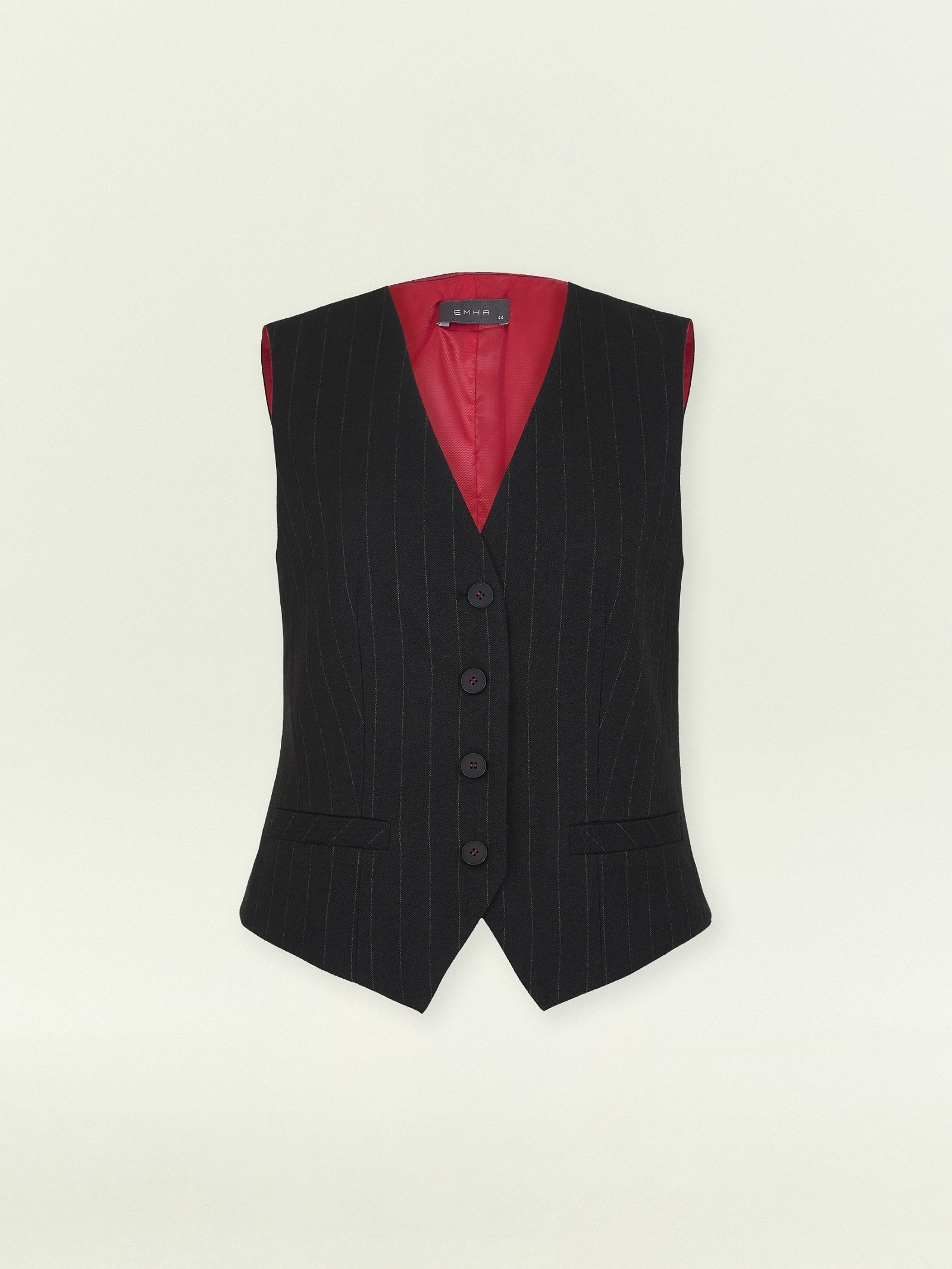 Жилет приталенного кроя