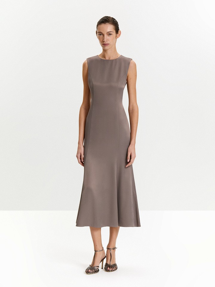 Платье без рукавов