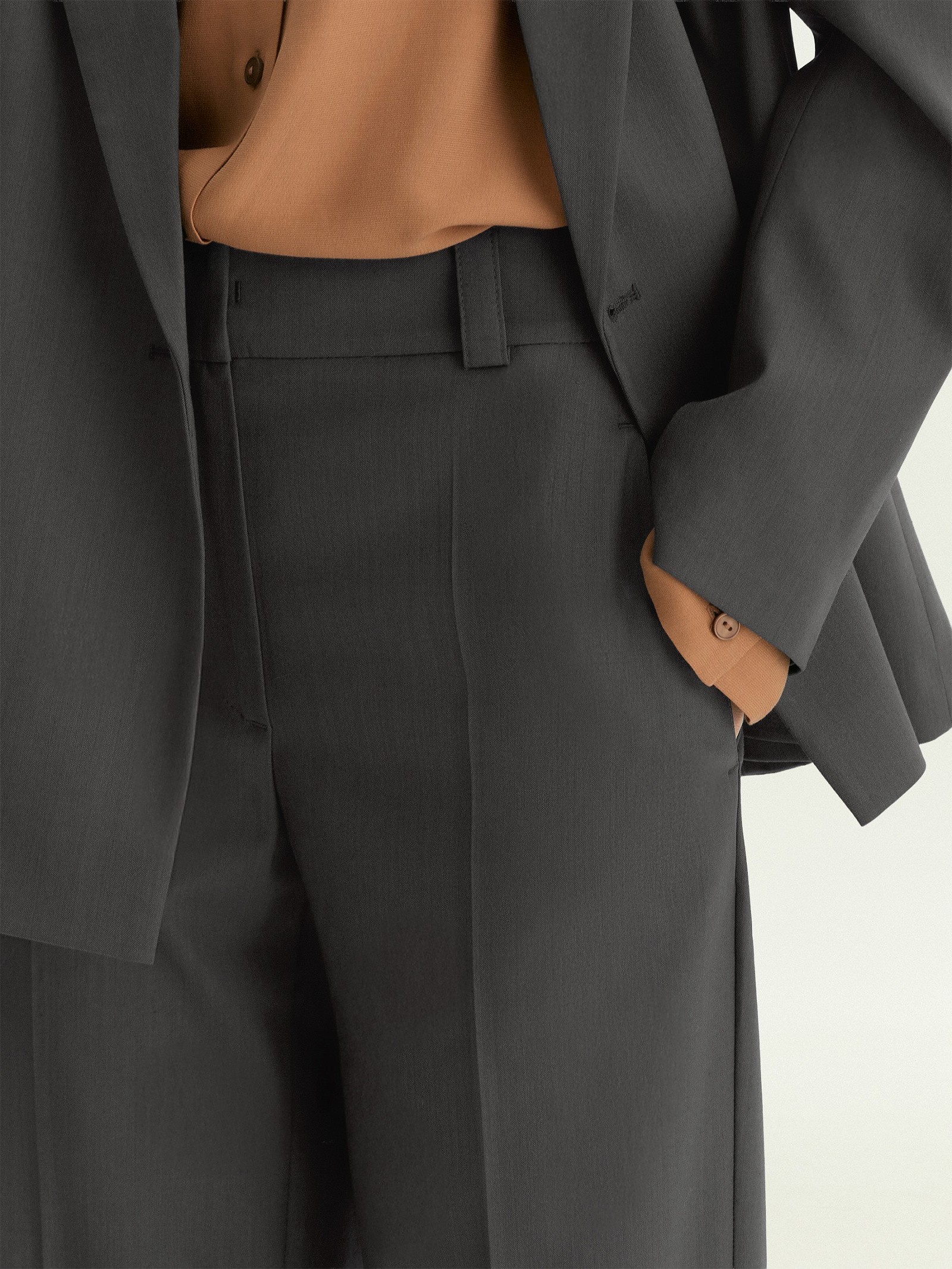 Брюки зауженного кроя из костюмной шерсти