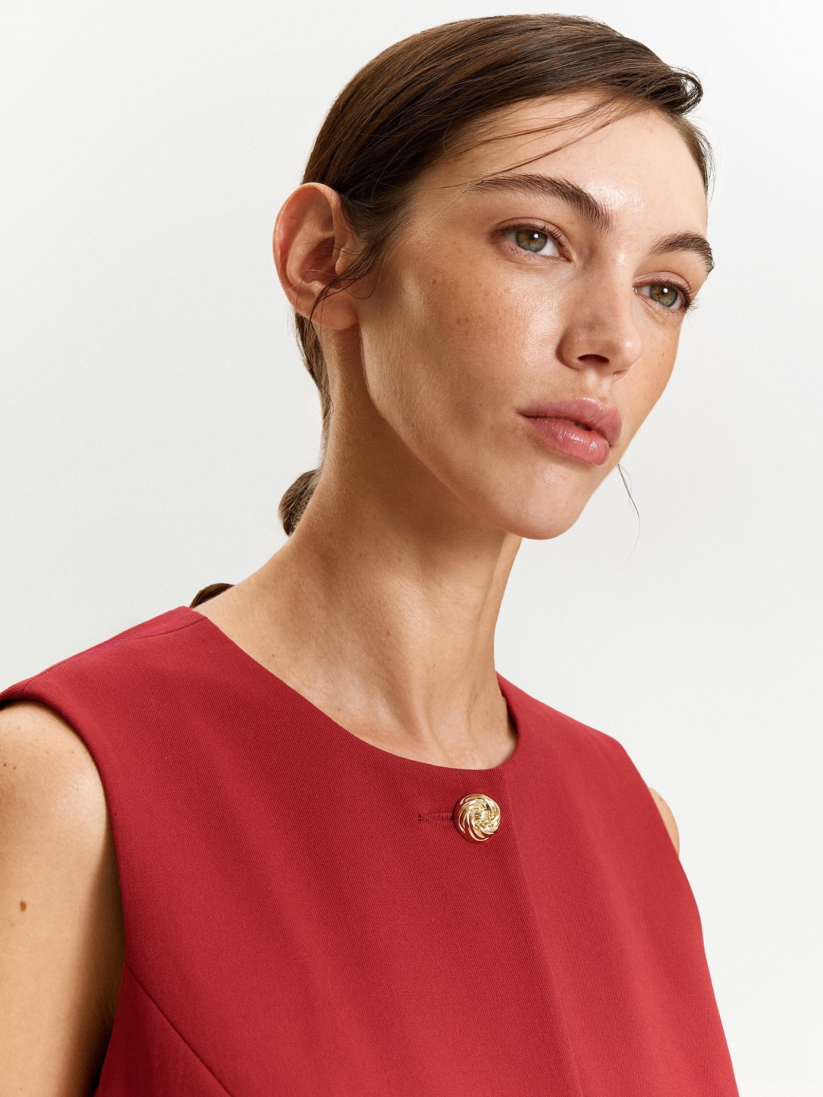 Жилет приталенного кроя