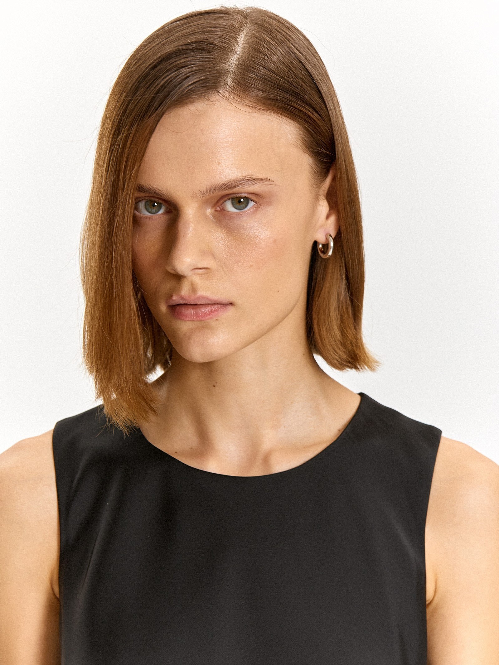 Платье без рукавов