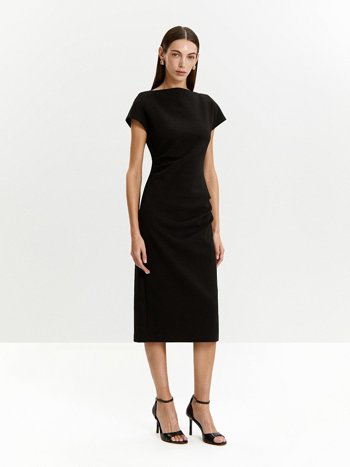 Платье приталенного кроя