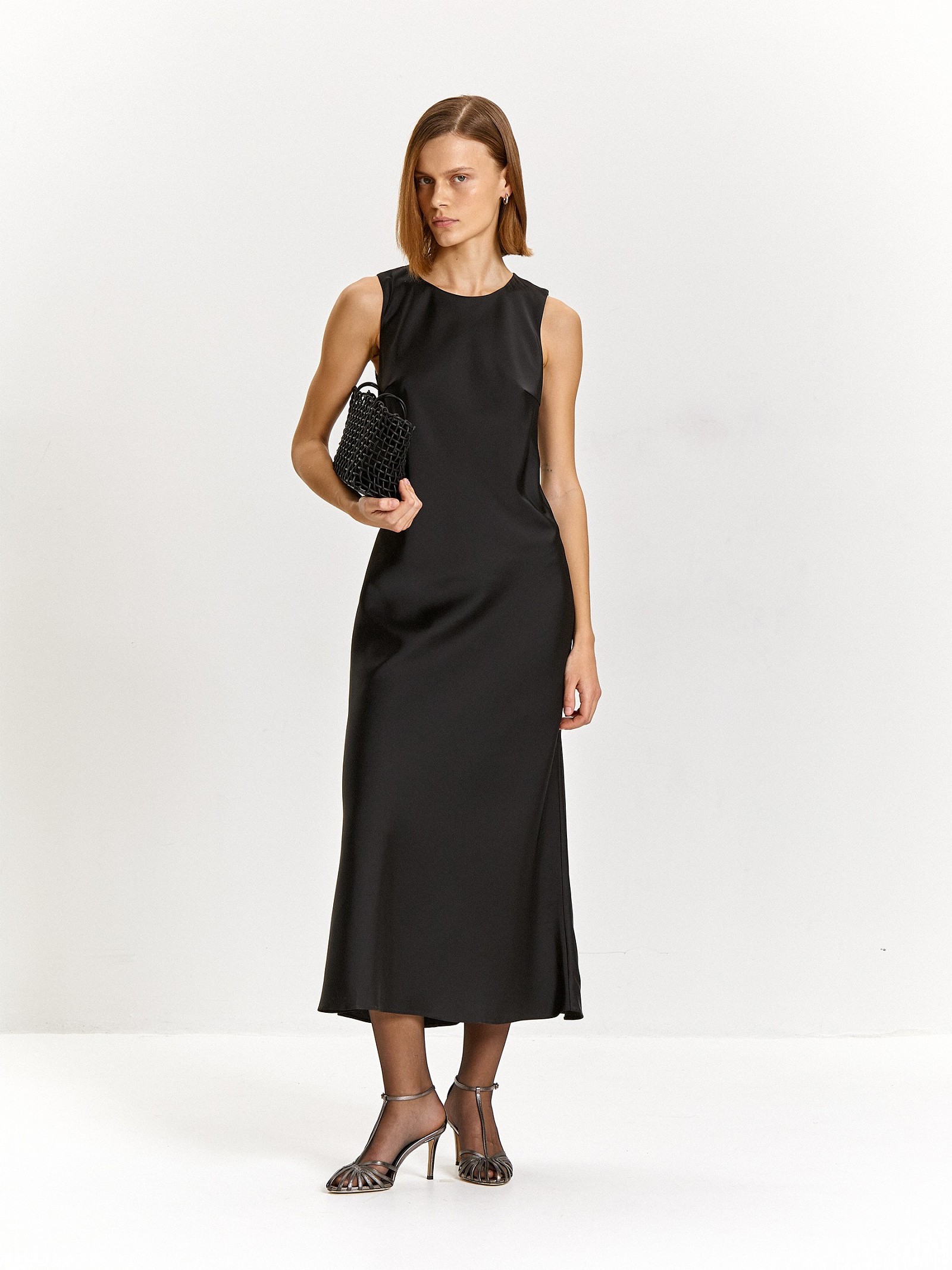 Платье без рукавов