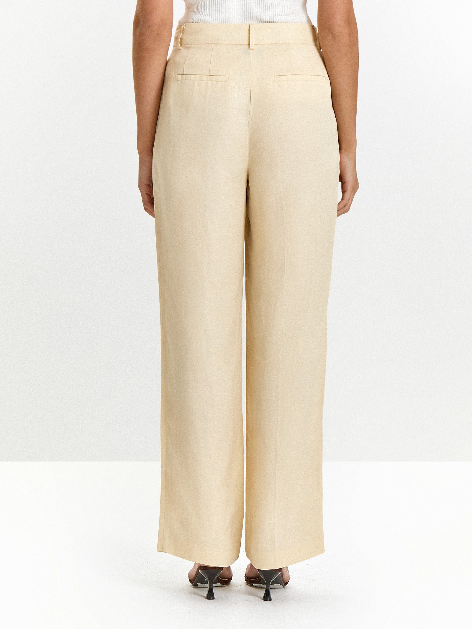 Брюки широкого кроя с защипами с добавлением льна