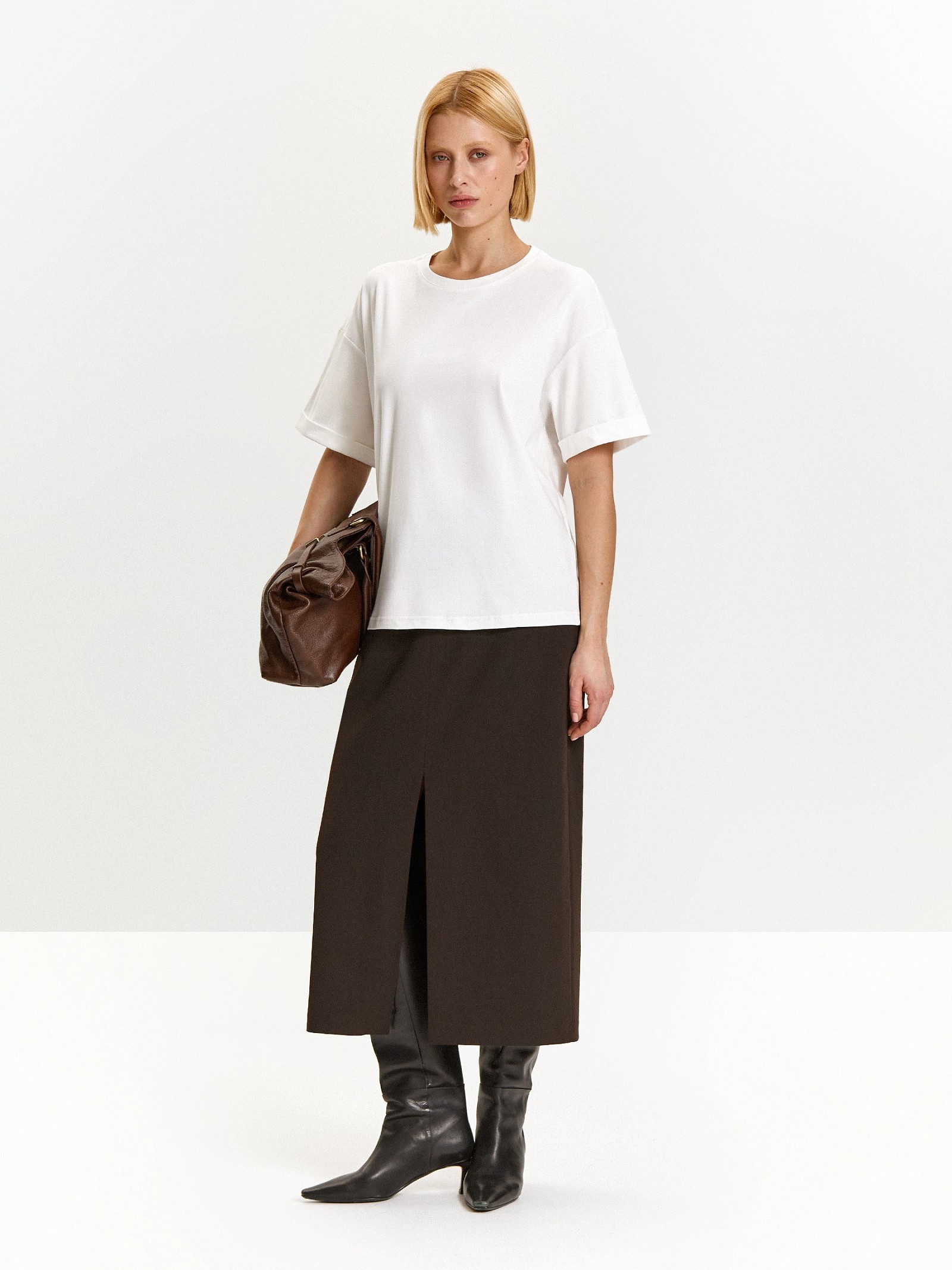 Трикотажная футболка со спущенным плечом