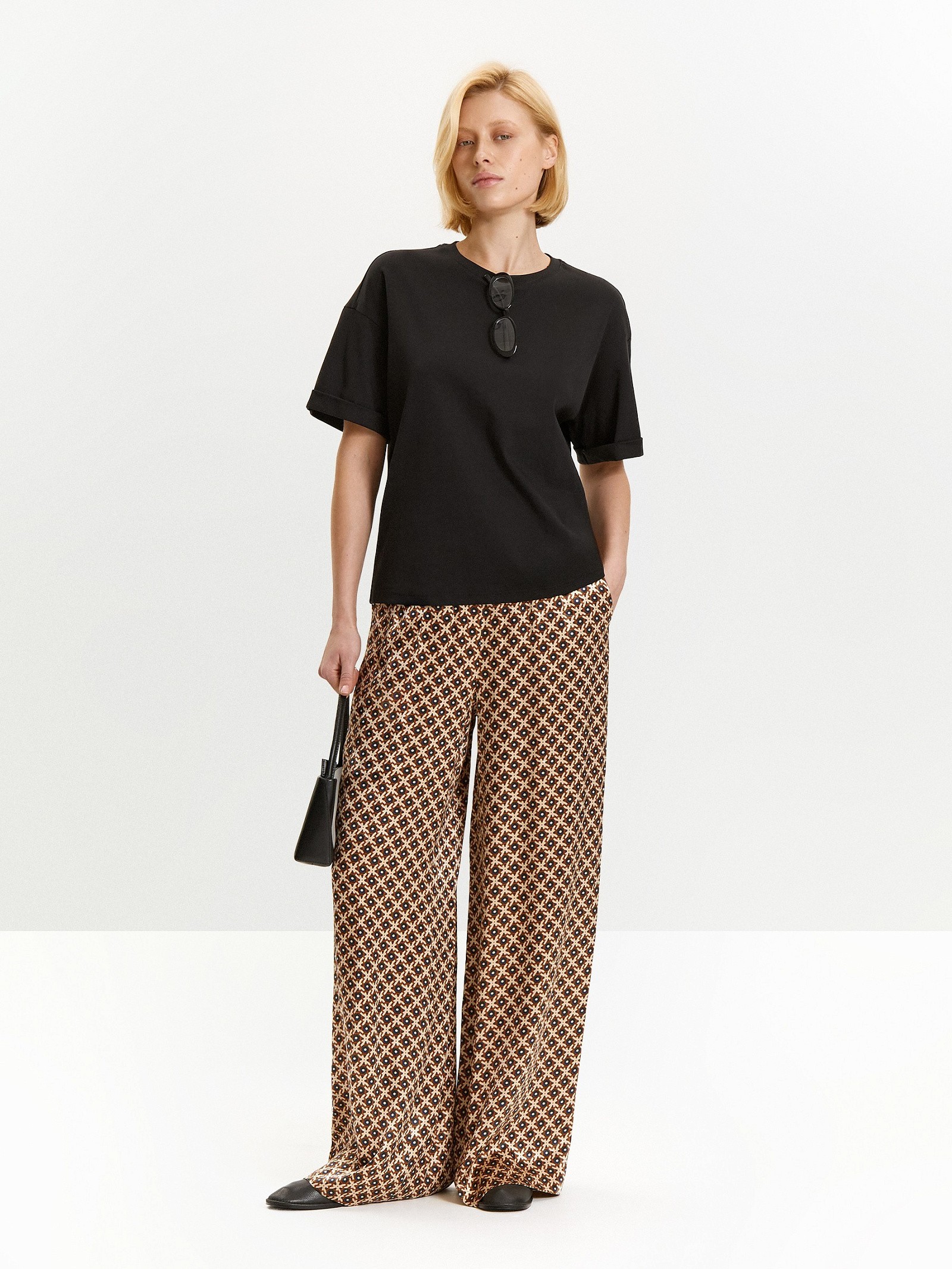 Брюки на резинке широкого кроя из вискозного сатина