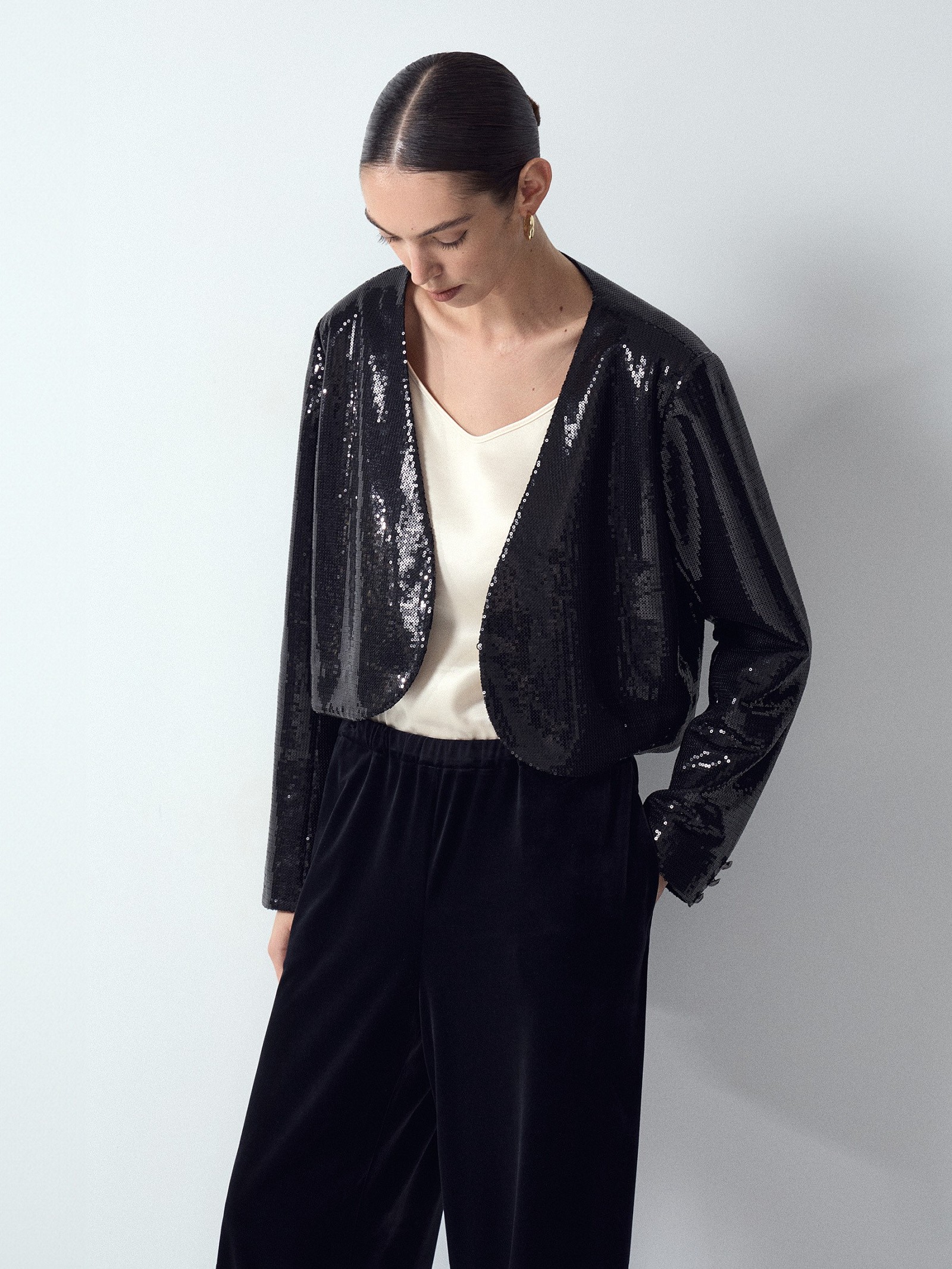 Укороченный жакет с пайетками