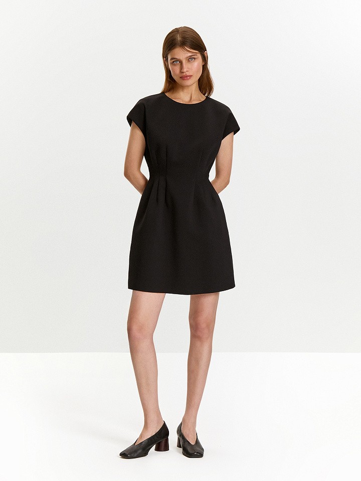 Платье с коротким рукавом