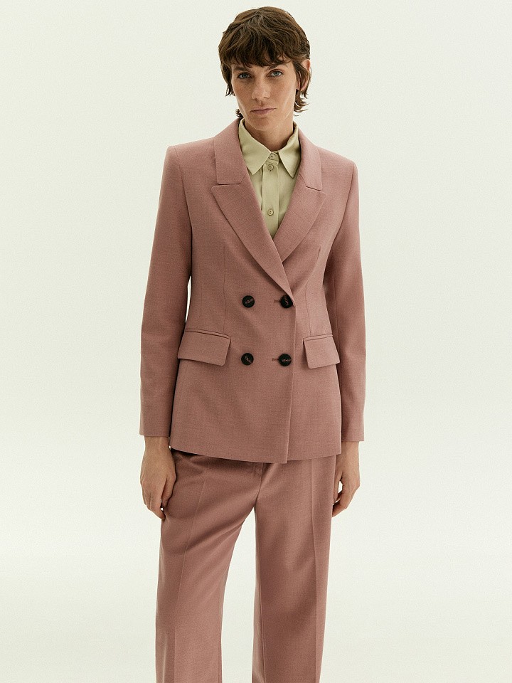 Двубортный жакет приталенного кроя