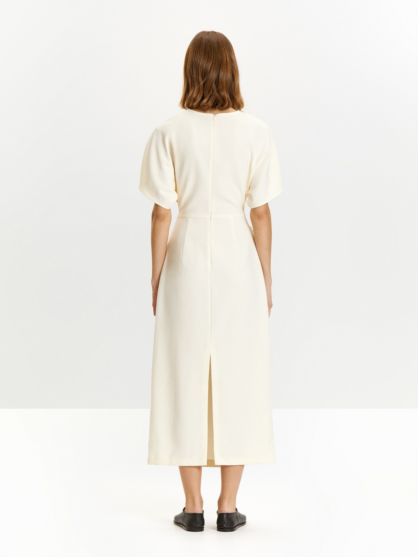 Однотонное платье