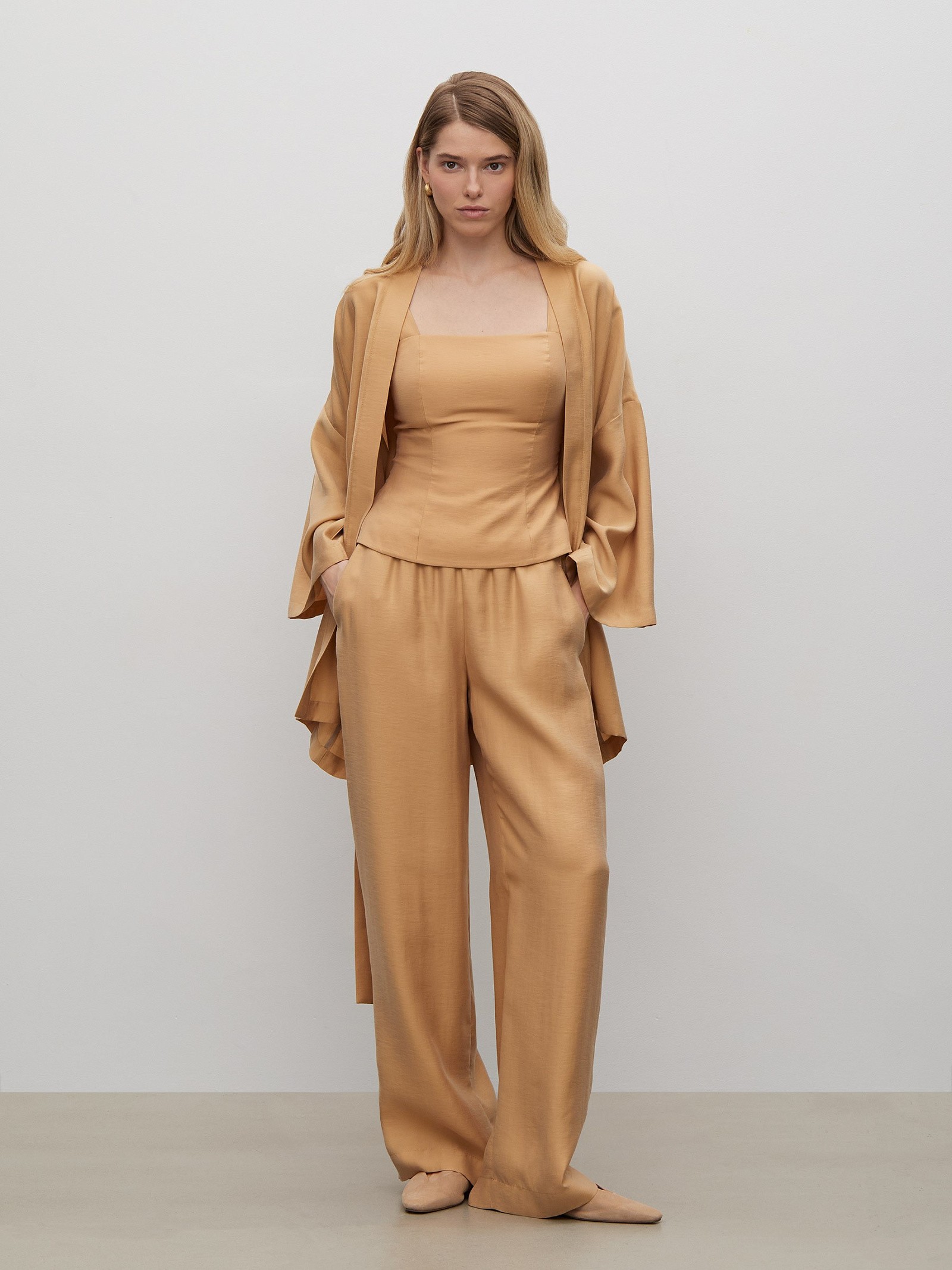 Топ на бретелях