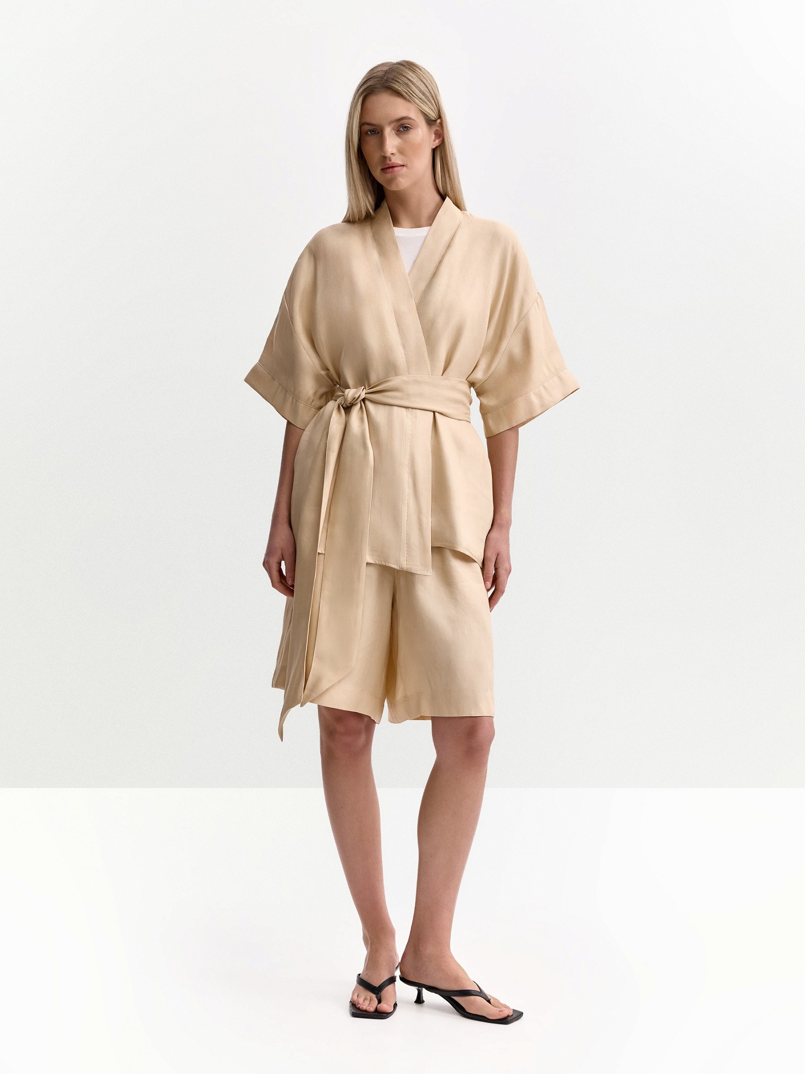 Блузка с поясом