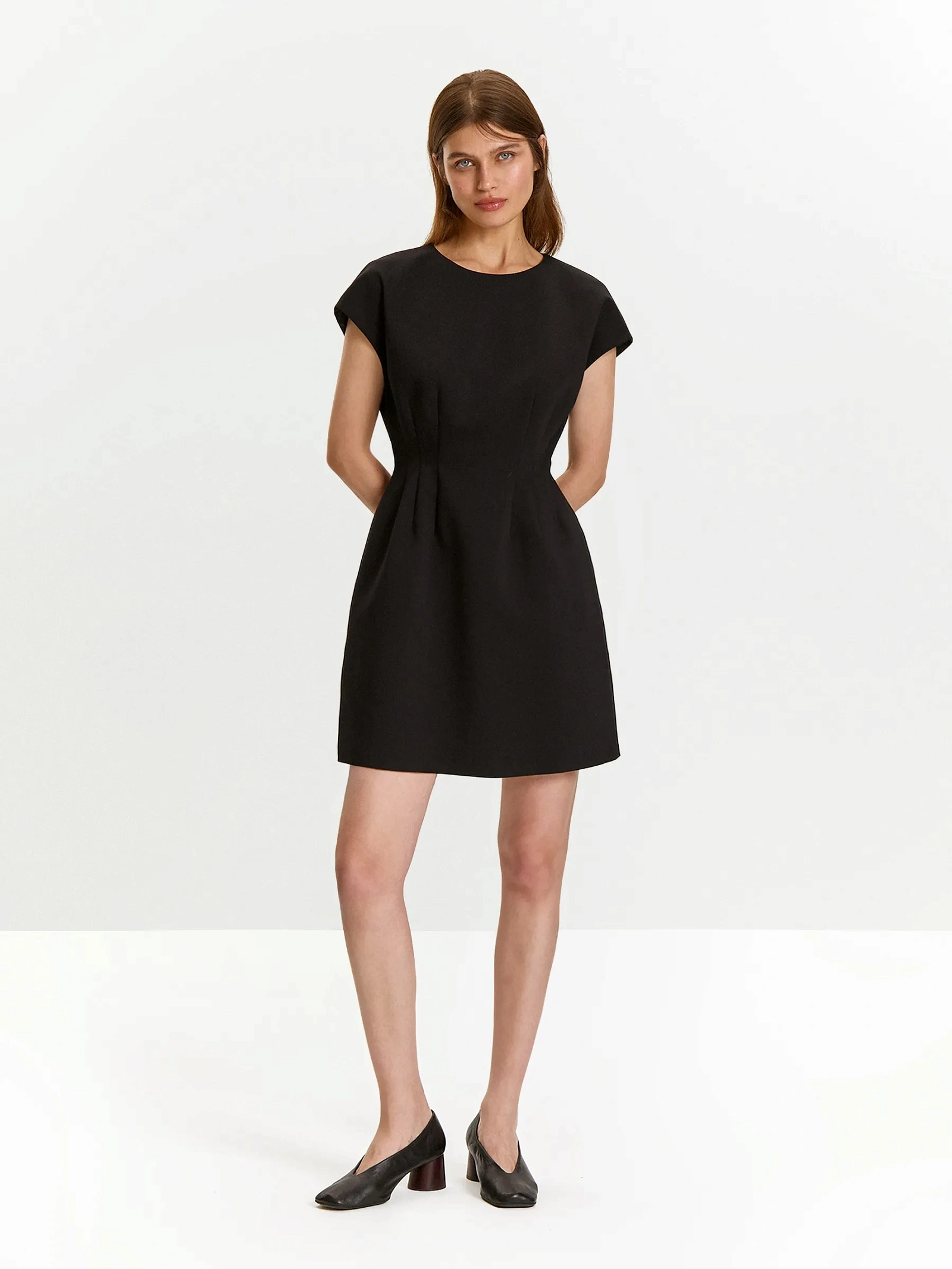 Платье с коротким рукавом