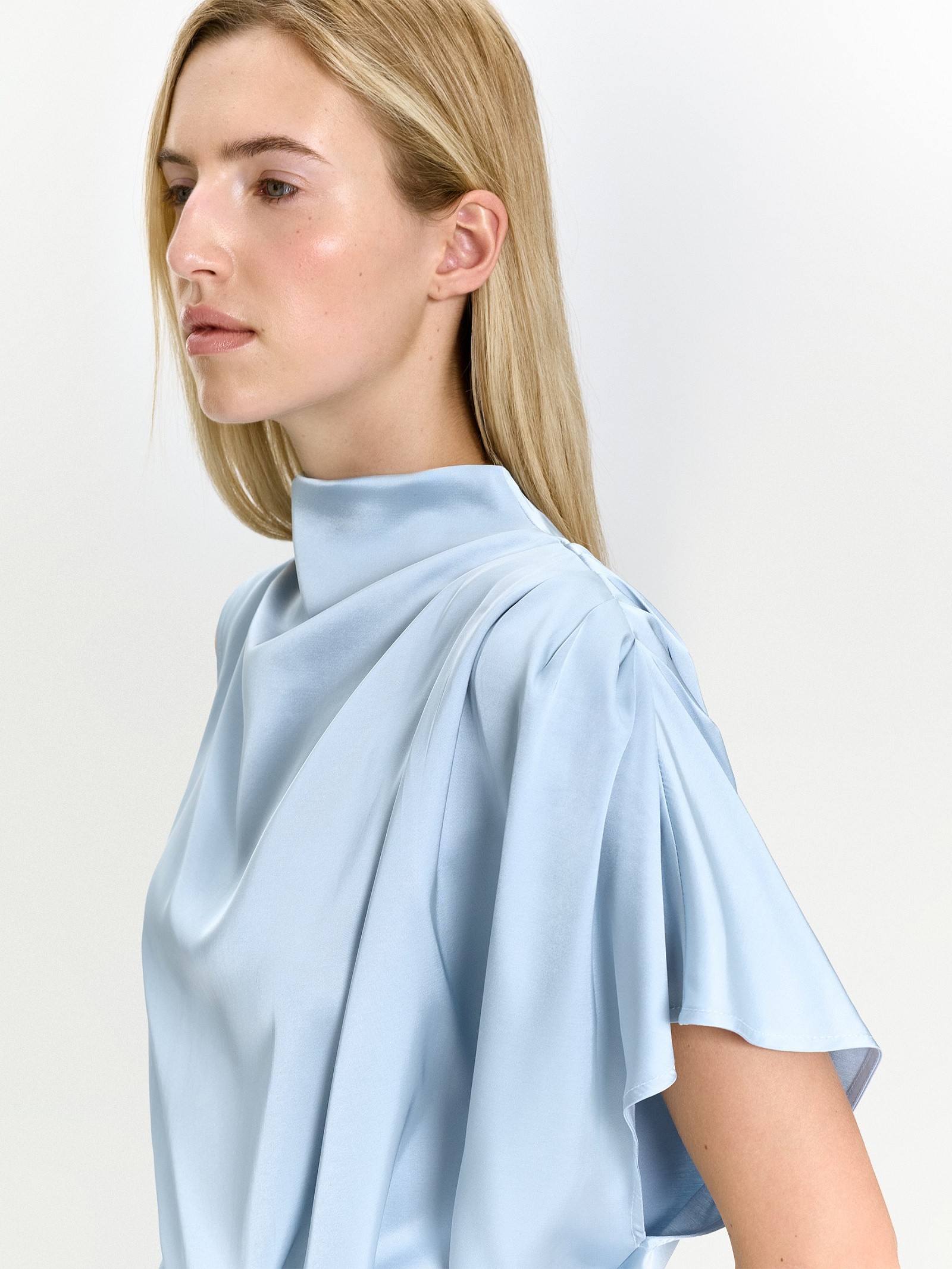 Блузка с поясом