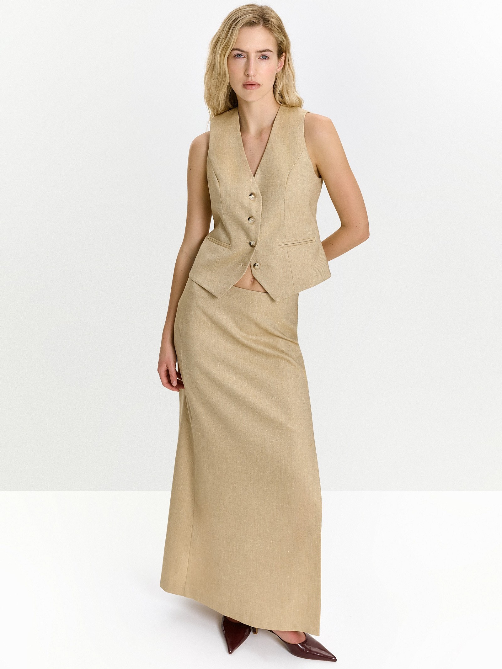 Жилет приталенного кроя