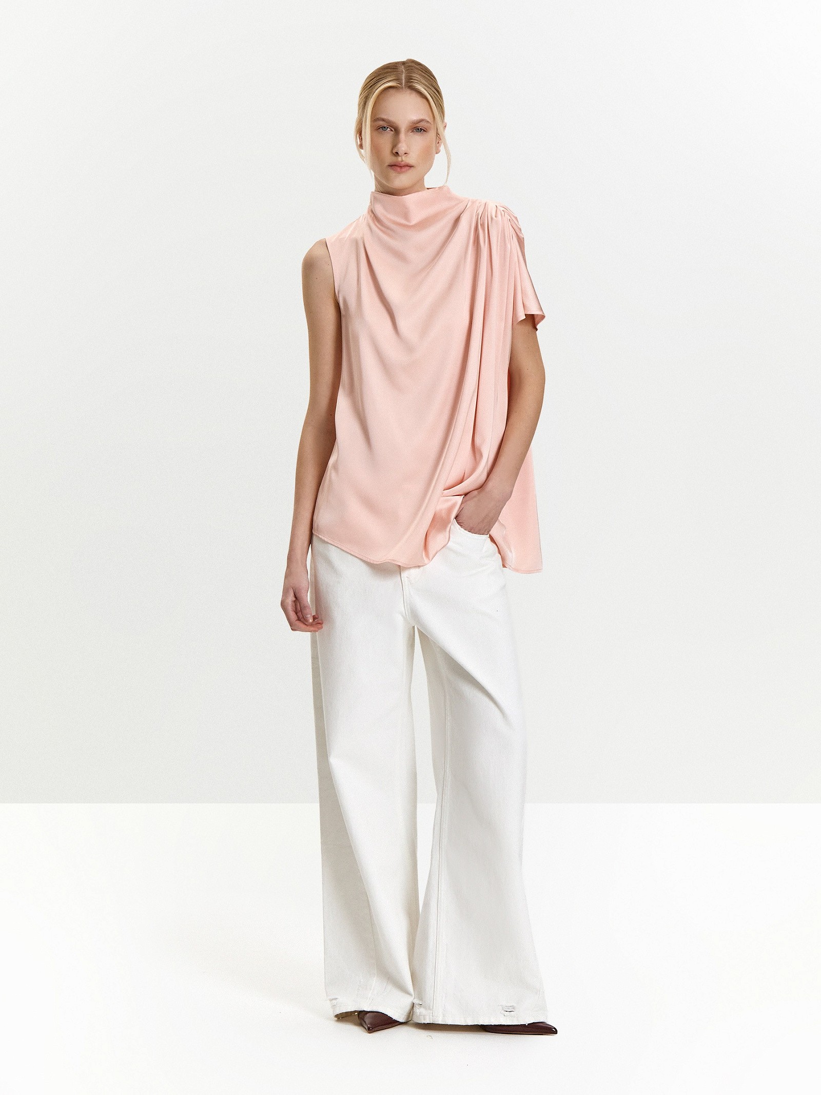 Блузка с поясом