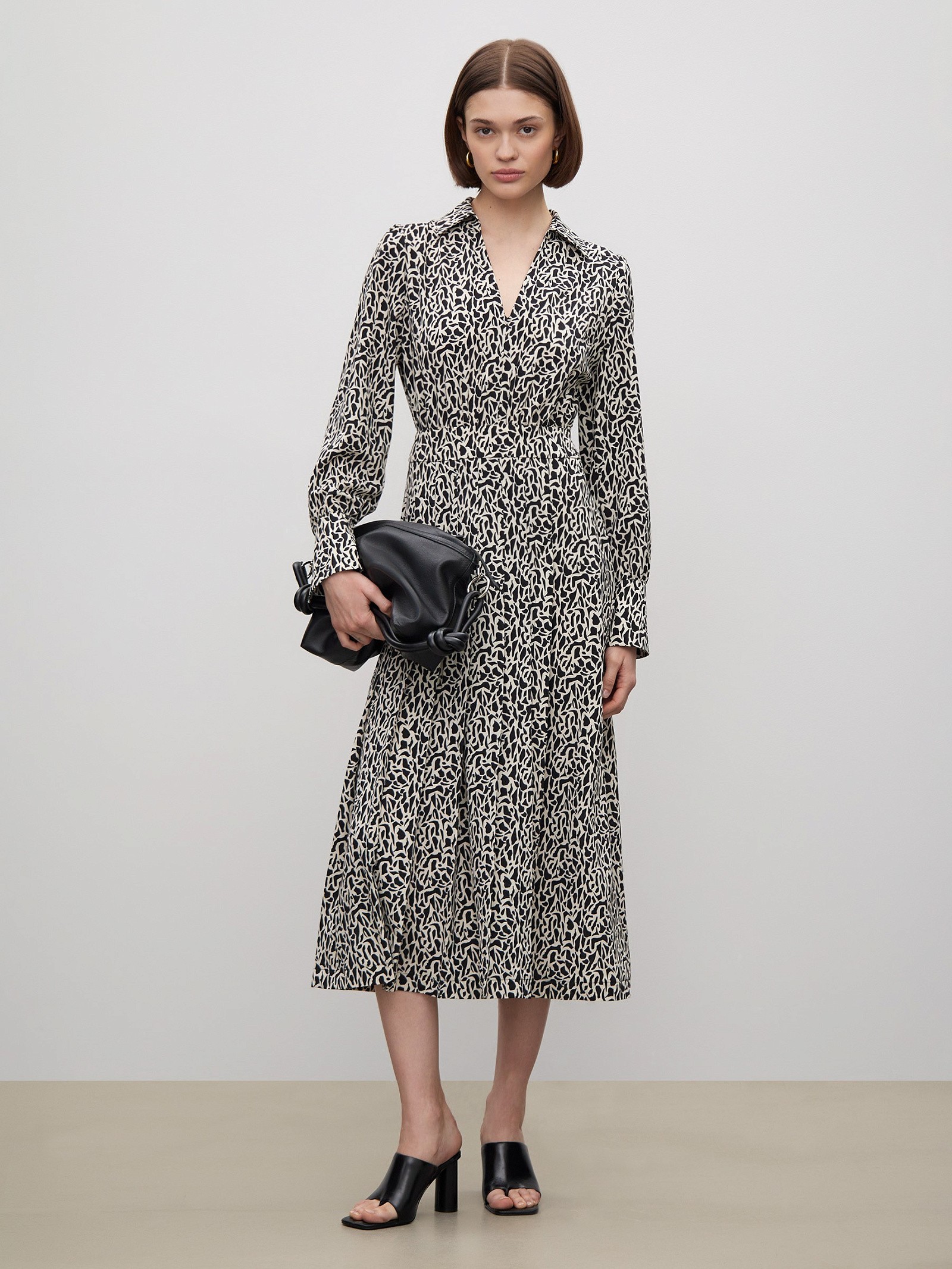 Платье с абстрактым принтом