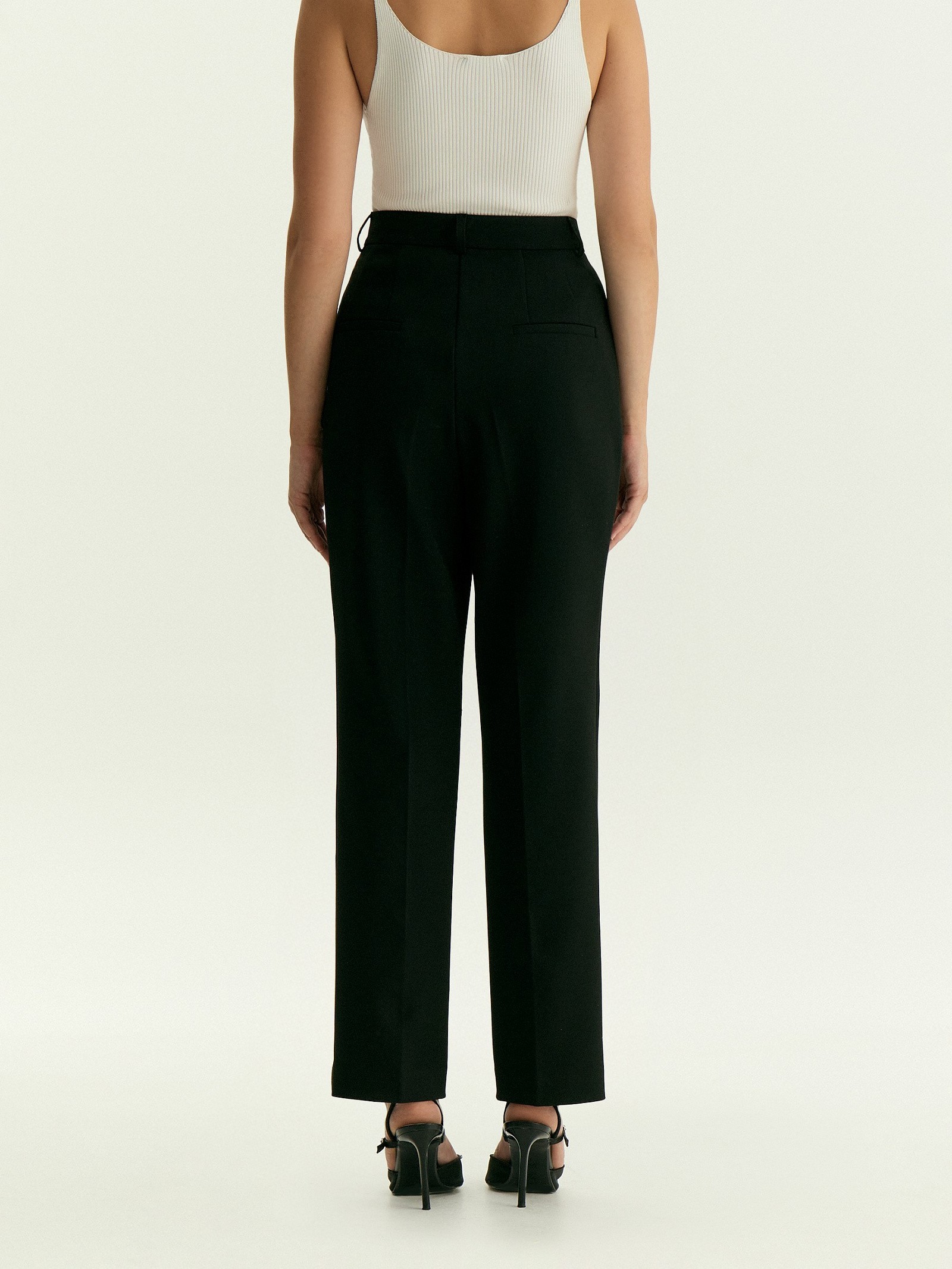 Брюки зауженного кроя